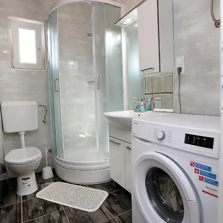 Lovely 2-bed In Apartamento Okrug Gornji