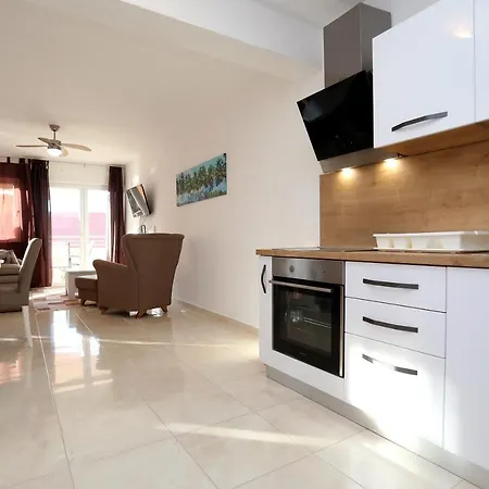 Apartamento Lovely 2-bed In Okrug Gornji