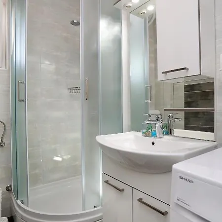 Lovely 2-bed In Apartamento *